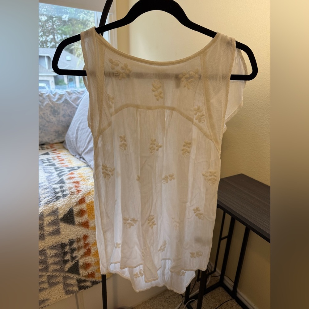 Hinge White Floral Embroidered Blouse